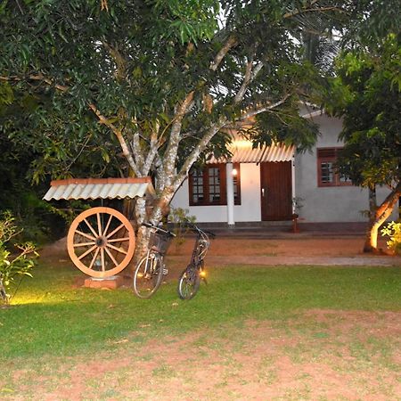 Dinu Villa Anuradhapura Exterior photo