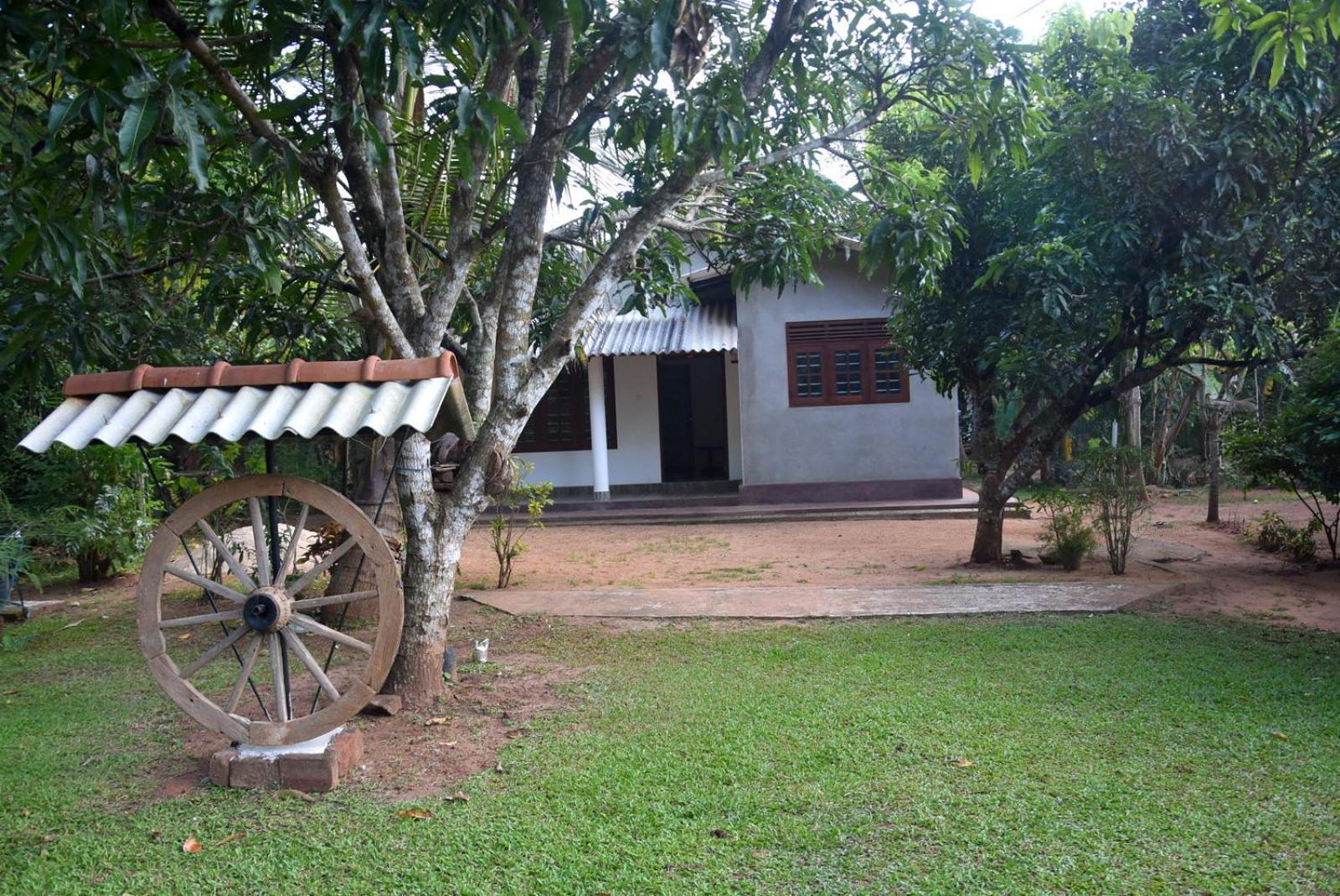 Dinu Villa Anuradhapura Exterior photo