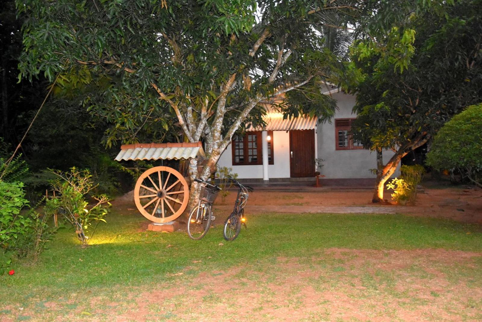 Dinu Villa Anuradhapura Exterior photo