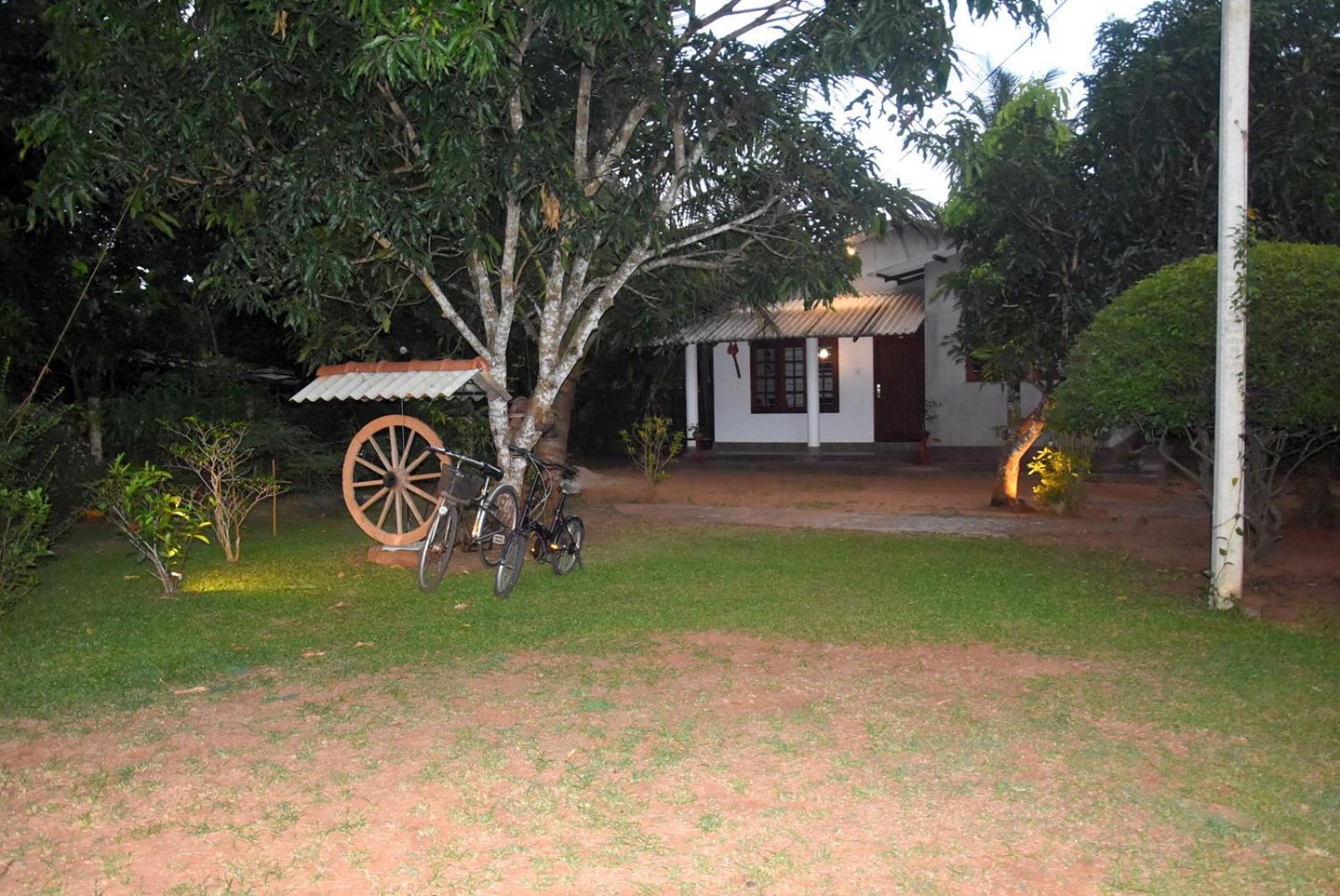 Dinu Villa Anuradhapura Exterior photo